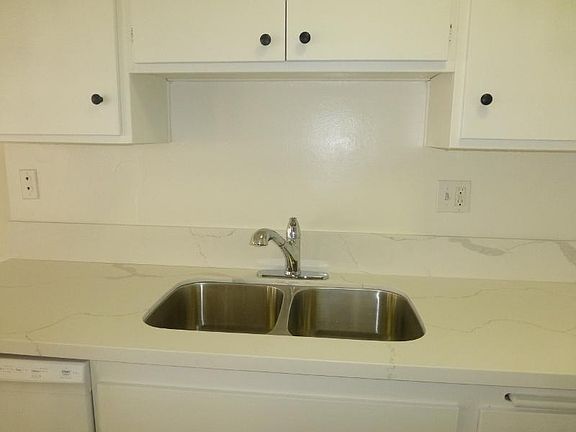 3rd image of 11906 Goshen Ave #2