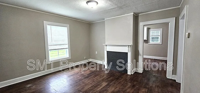 2 bed, 1.0 bath, 753 sqft, $1,215 — Photo 2