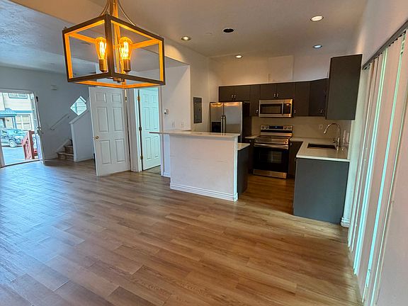 5th image of 824 Kingdom Dr