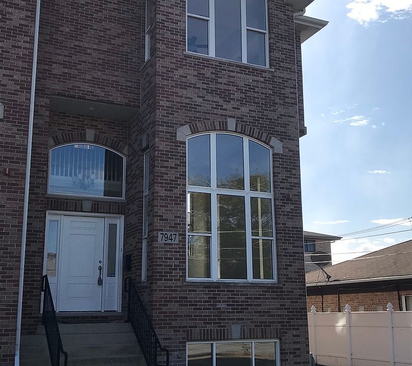1st image of 7947 W 92nd St