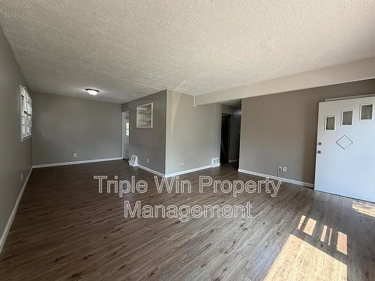 1113 Highmont Dr — Photo 6