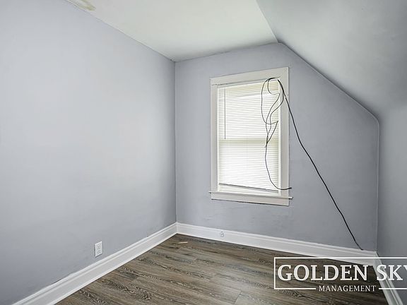 4th image of 311 E Memorial Dr
