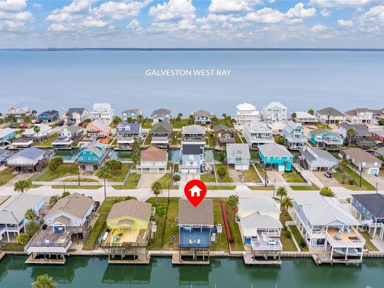 22105 Deaf P Smith Dr, Galveston, TX 77554