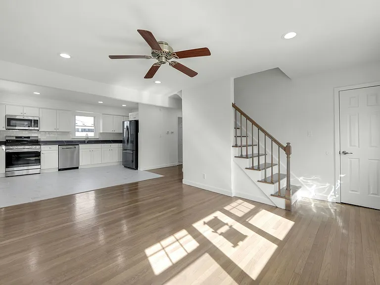 380 Grand Ave — Photo 3