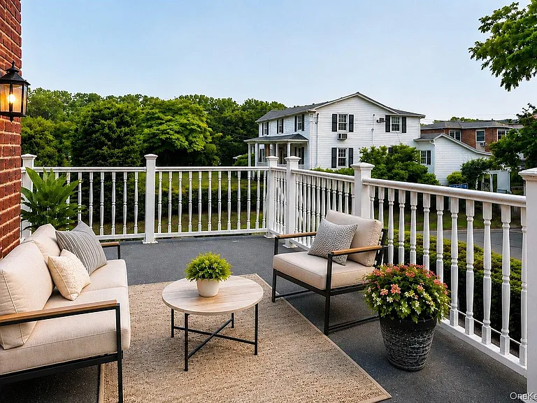 121 Manhasset Ave — Photo 35