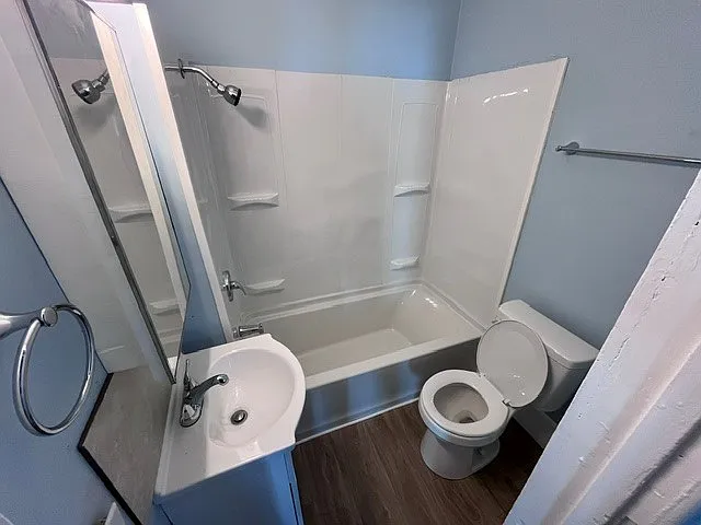 336 E North St #B — Photo 7