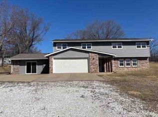 2 Woodland Ln, Macomb, IL