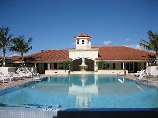 3rd image of 20000 Country Club Dr APT 707