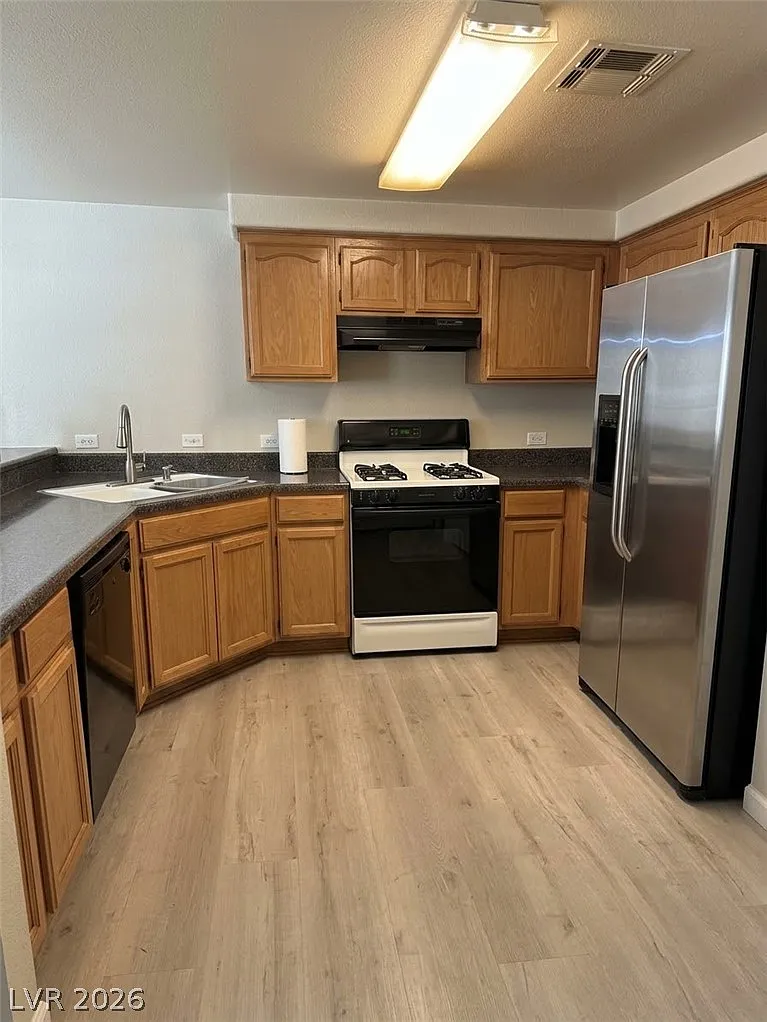 2 bed, 2.0 bath, 1053 sqft, $1,400 — Photo 3