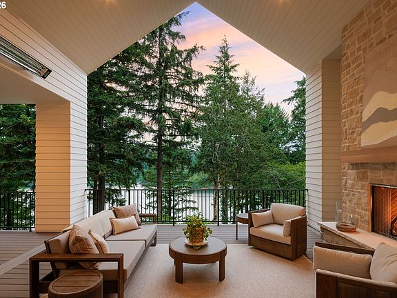 3rd image of 843 Terrace Dr