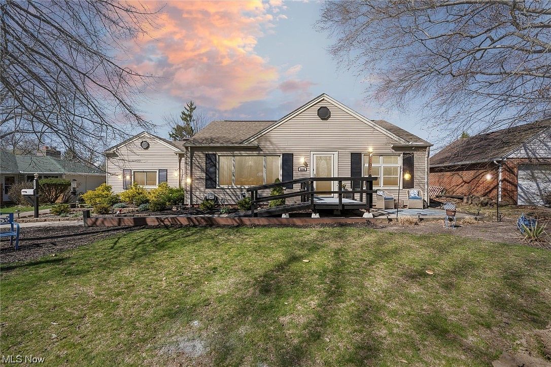 9506 Oakdale Rd, Parma, OH 44129 Zillow