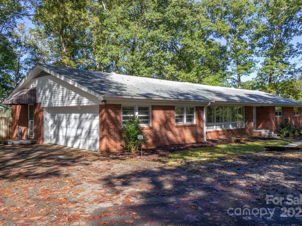 254 Mount Carmel Rd, Asheville, NC 28806
