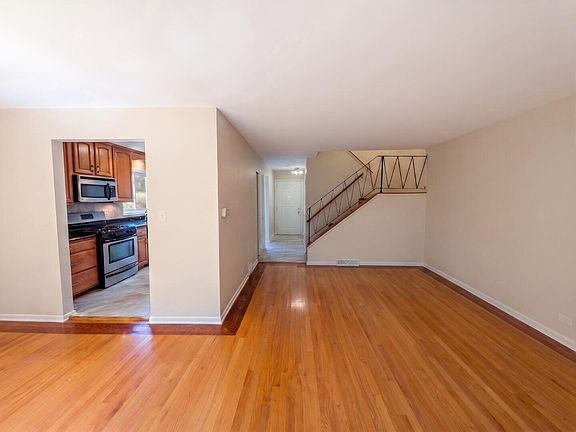 3rd image of 270 Dover Ln