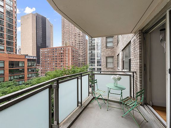 4th image of 300 E 40th St APT 6-N
