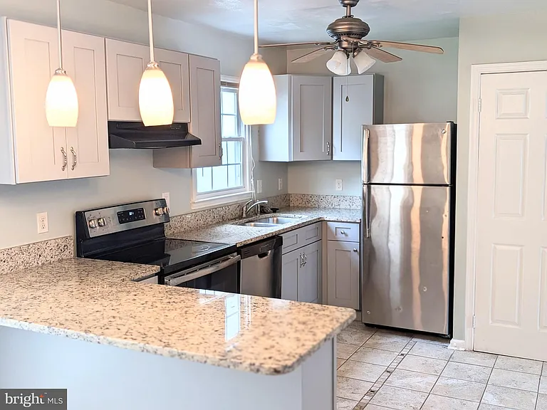 4164 Hamlin Ct — Photo 6