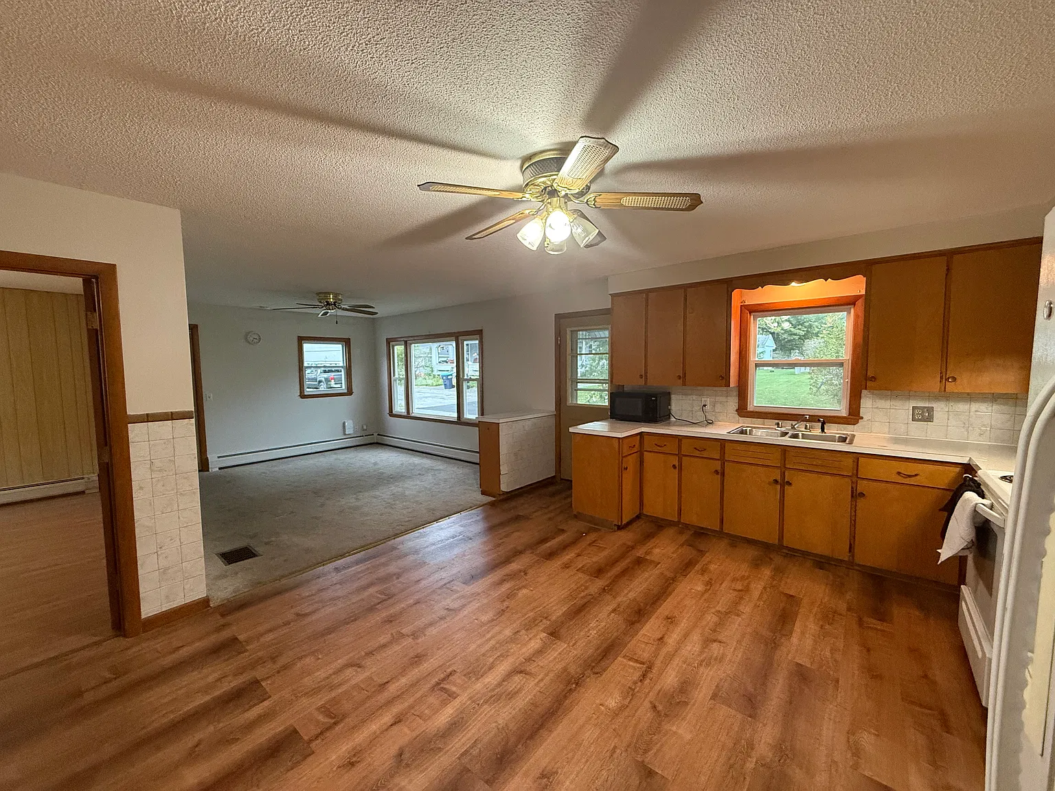 3 bed, 1008 sqft, $2,600 — Photo 2