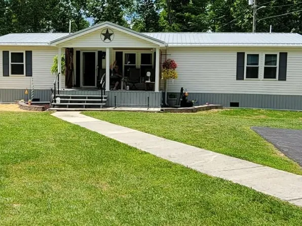 4887 The Lake Rd, Clintwood, VA 24228