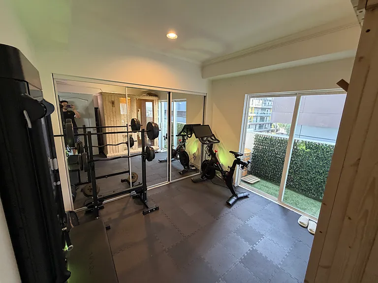 8455 De Longpre Ave — Photo 21