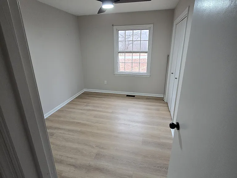 812 Holmes St — Photo 12