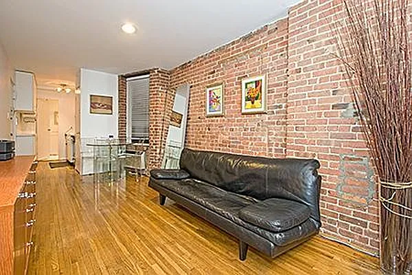 Sold by R New York | media 19