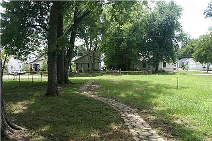 2nd image of 3023 Edgewood Dr