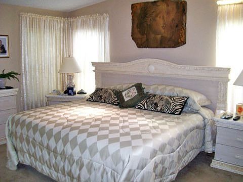 2nd image of 1074 La Paloma Blvd