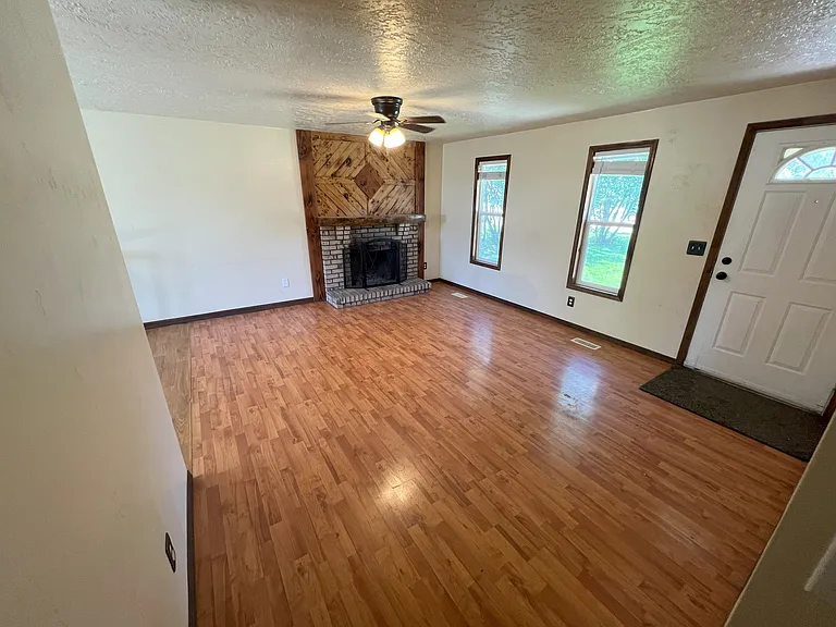 2024 Fern St — Photo 10