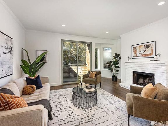 2nd image of 1685 Oak St #301-L