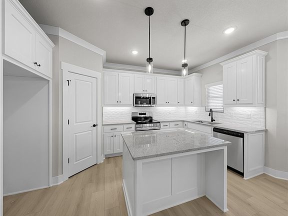 2nd image of 52 Islay Dr
