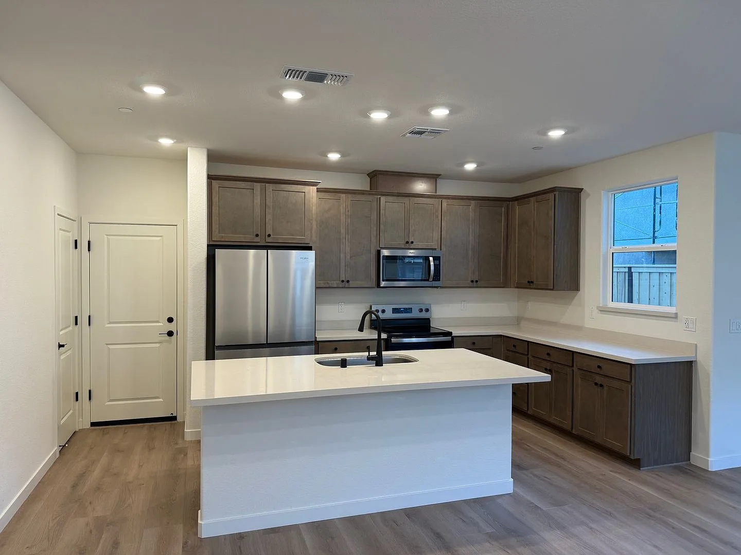 Brand New Solar Home In Lincoln — Photo 4
