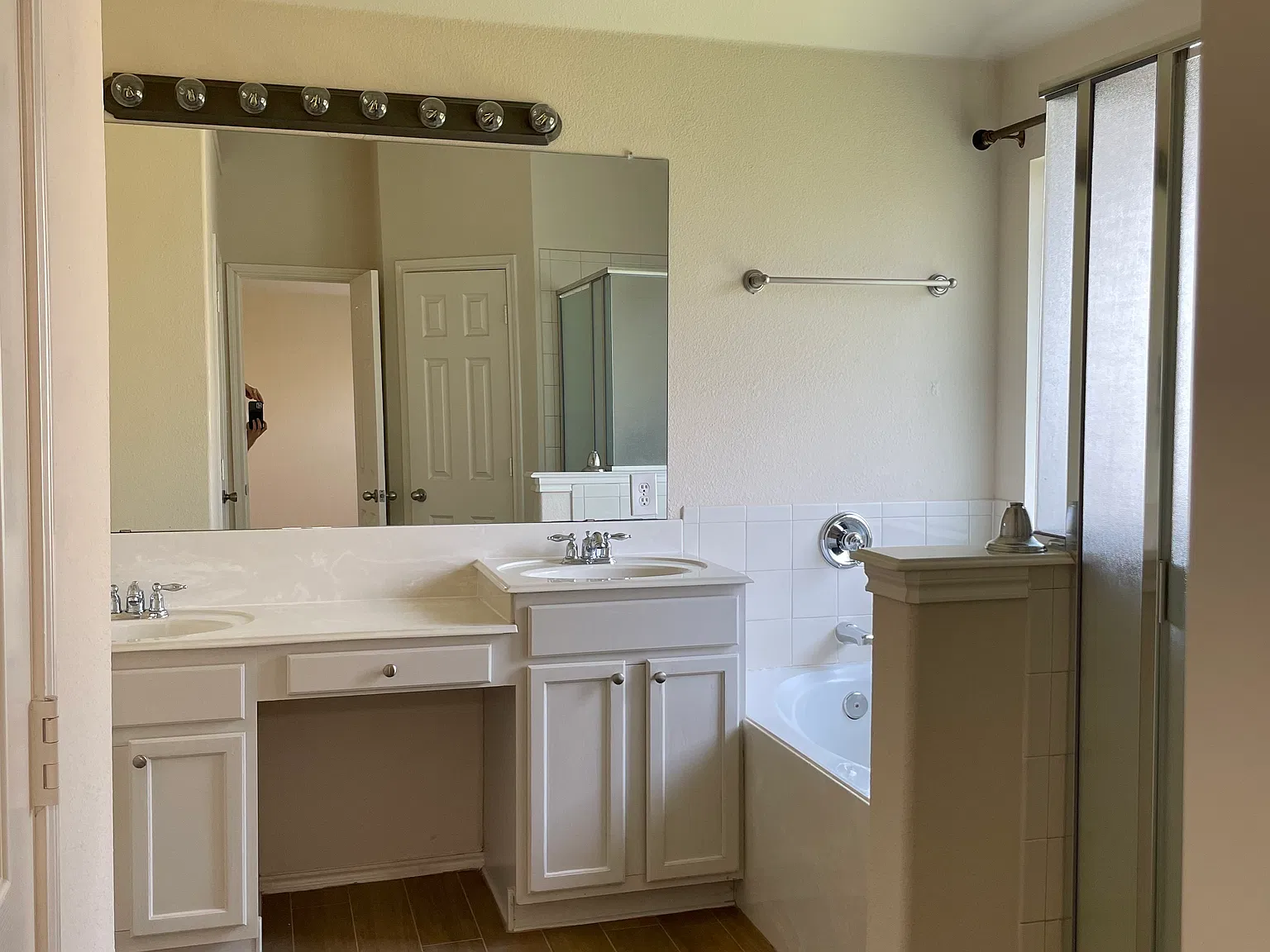 4 bed, 2142 sqft, $2,200 — Photo 2