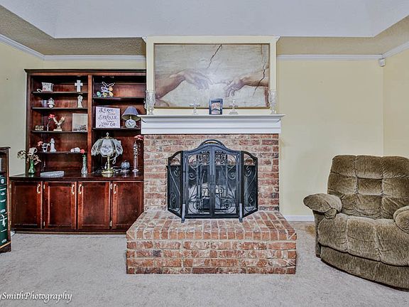 5th image of 616 White Oak Dr