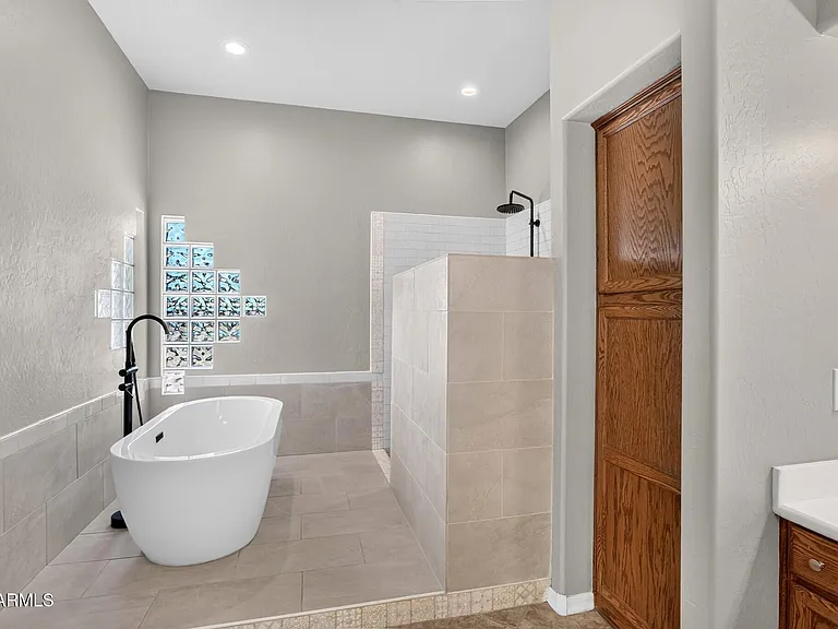 3002 E Sherry Ln — Photo 39