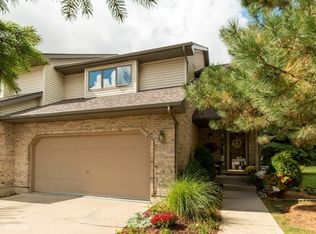 215 Huntington Ct, Shorewood, IL