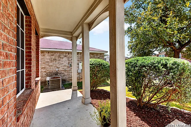 3 bed, 2.5 bath, 2372 sqft, $2,250 — Photo 3