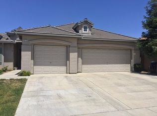 6310 W Robinwood Ln, Fresno, CA