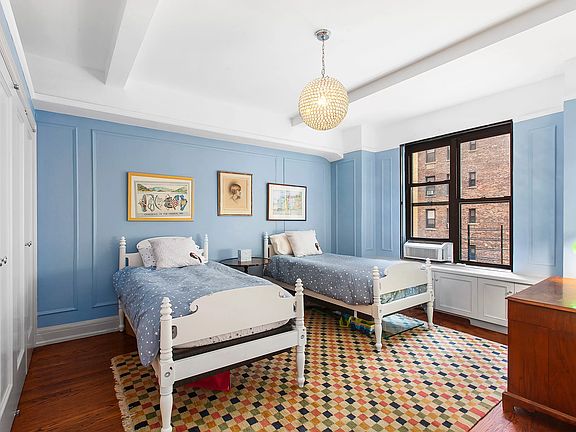 4th image of 12 W 72nd St APT 3E