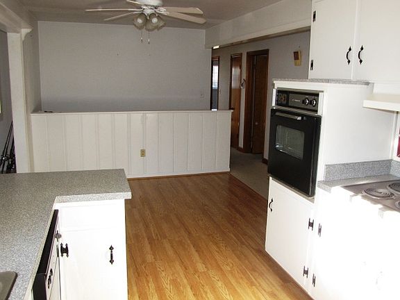 3rd image of 527 Petty Ave
