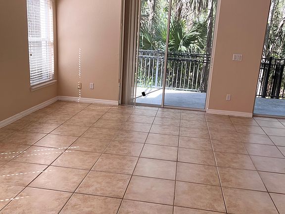 5th image of 546 Pinebranch Cir
