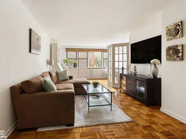 201 East 21st Street image 2 of 6