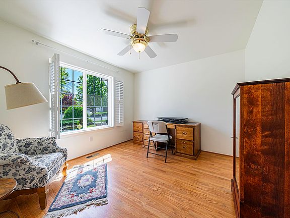 5th image of 1006 Parkdale Ave