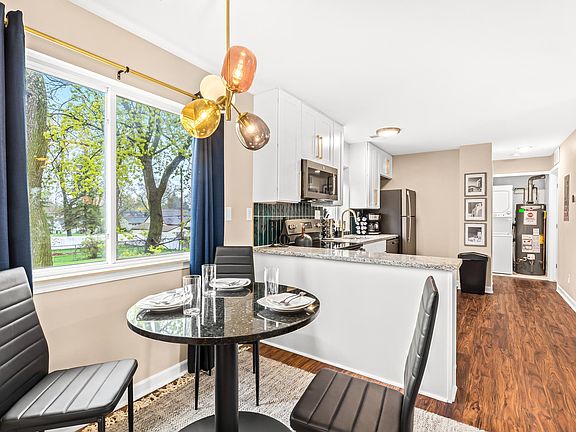 4th image of 18435 Sharon Ln