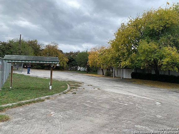 4th image of 7403 Dumbarton Dr