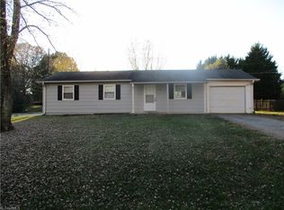 101 Ravenwood Ct, King, NC 27021