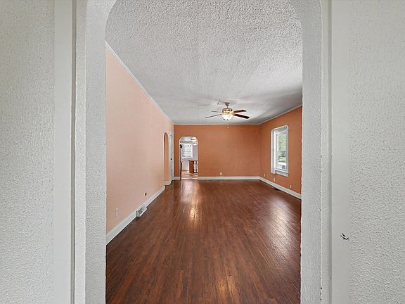 3rd image of 518 W Harrison St