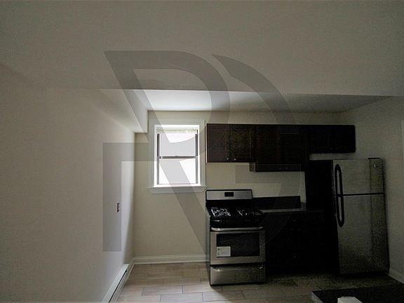 3rd image of 3720 N Pine Grove Ave #3728GDN