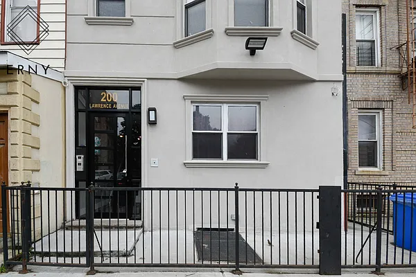 Rented by ERNY LLC | media 19