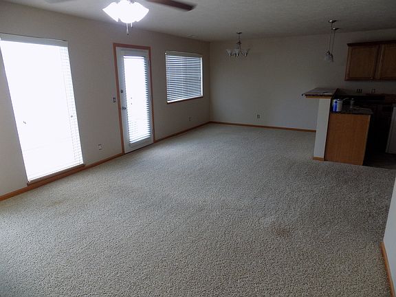 5th image of 6100 Oakley St
