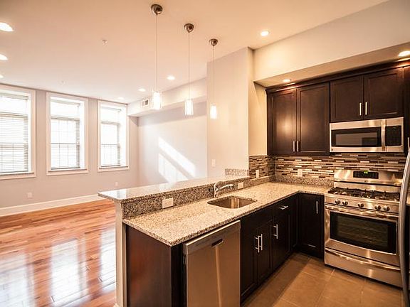 2nd image of 615 S 6th St APT 204