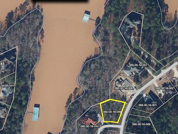 4th image of 301 Pike Point